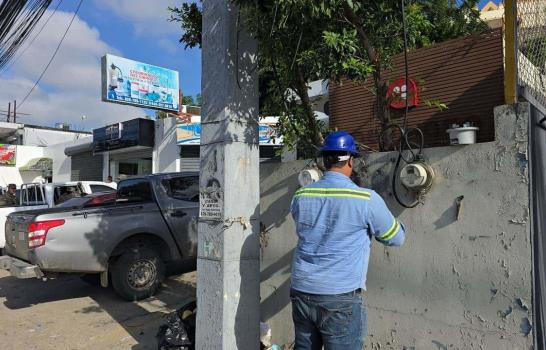 Retiran conexión eléctrica ilegal a negocio en Santiago