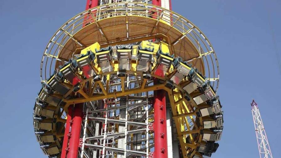Jurado otorga US$ 310 millones a padres de menor que murió al caer de juego en Orlando Jurado otorga US$ 310 millones a padres de menor que murió al caer de juego en Orlando