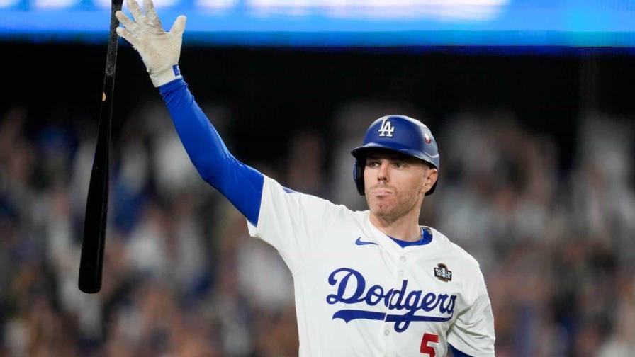 Freddie Freeman fue operado del tobillo, estará listo para los entrenamientos primaverales Freddie Freeman fue operado del tobillo, estará listo para los entrenamientos primaverales