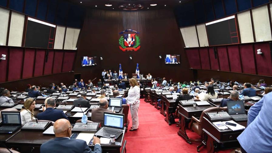 Los diputados modifican ley para permitir que empresas extranjeras exploren petróleo en RD Los diputados modifican ley para permitir que empresas extranjeras exploren petróleo en RD